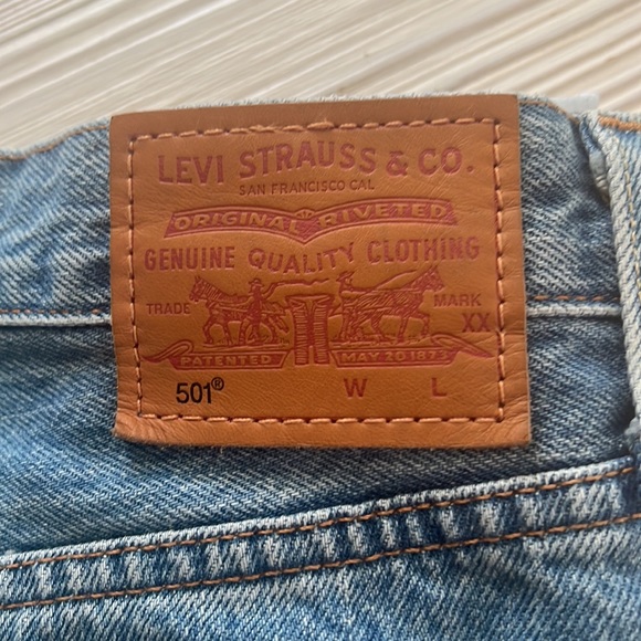 Levi’s 501 Shorts - Size 31 - Picture 3 of 3